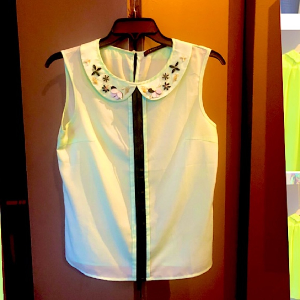 Love Republic blouse with embroidered collar  M
